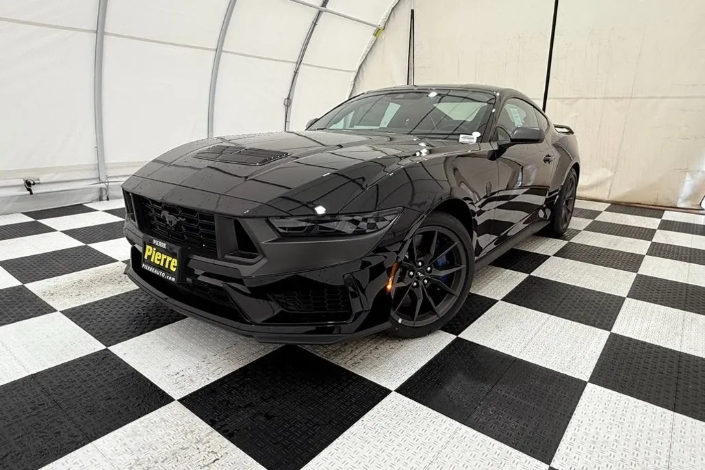 2025 Ford Mustang Dark Horse photo 1