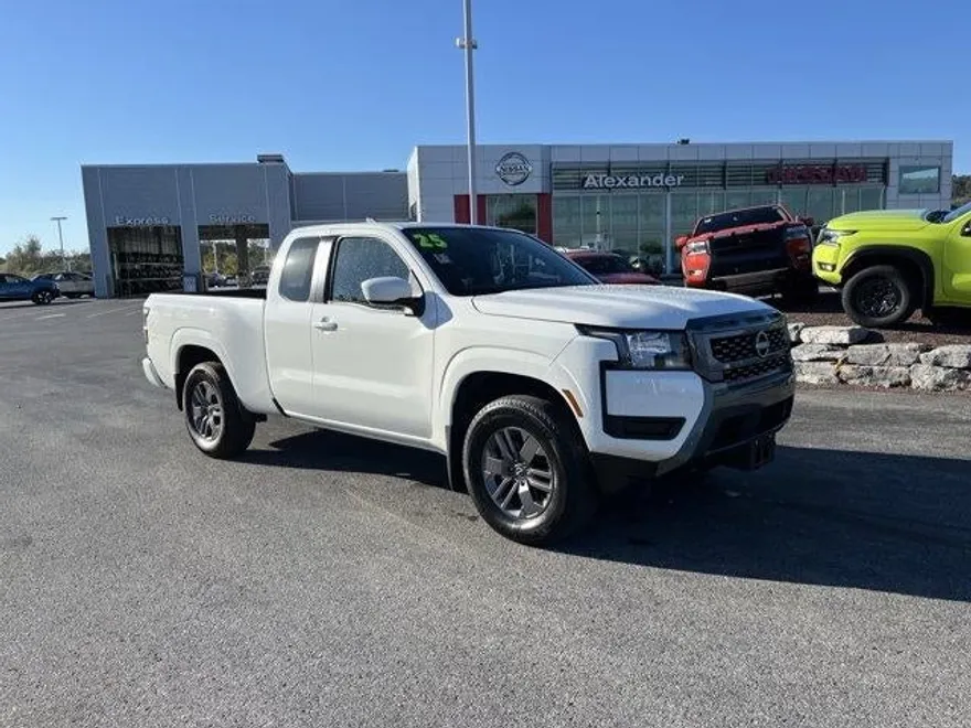 2025 Nissan Frontier King Cab SV photo 1