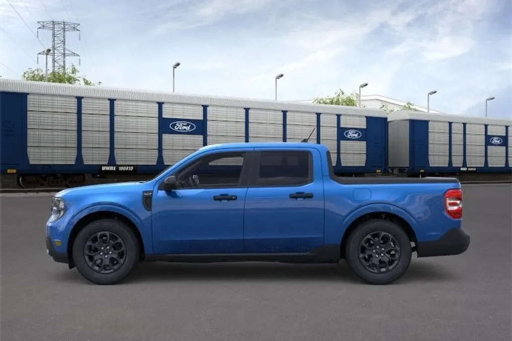2025 Ford Maverick XLT photo 1