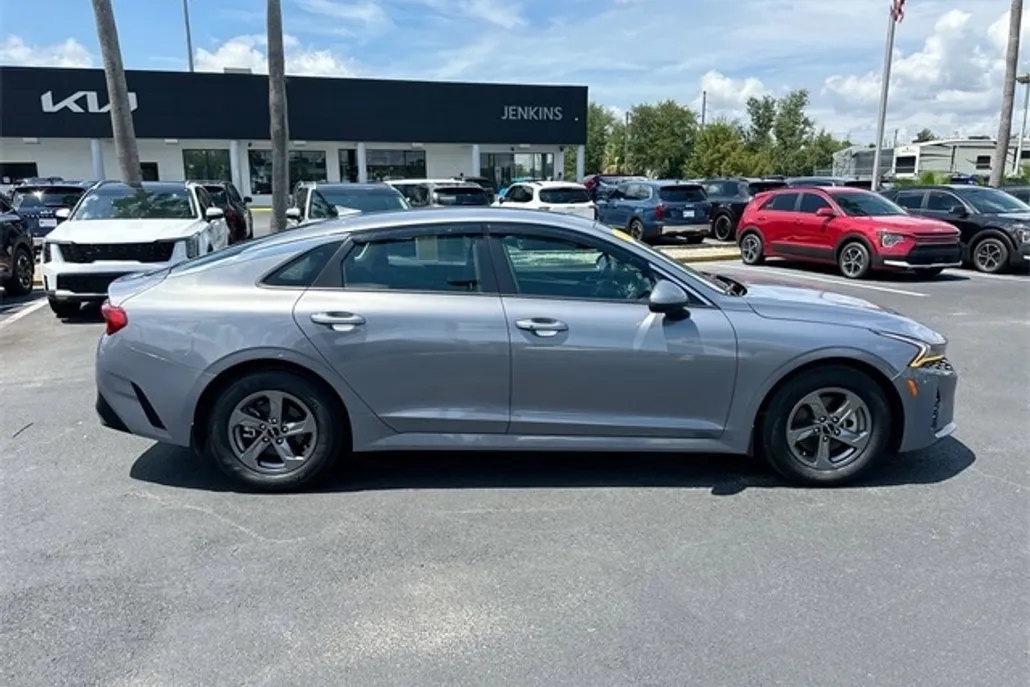 2022 Kia K5 LXS photo 1