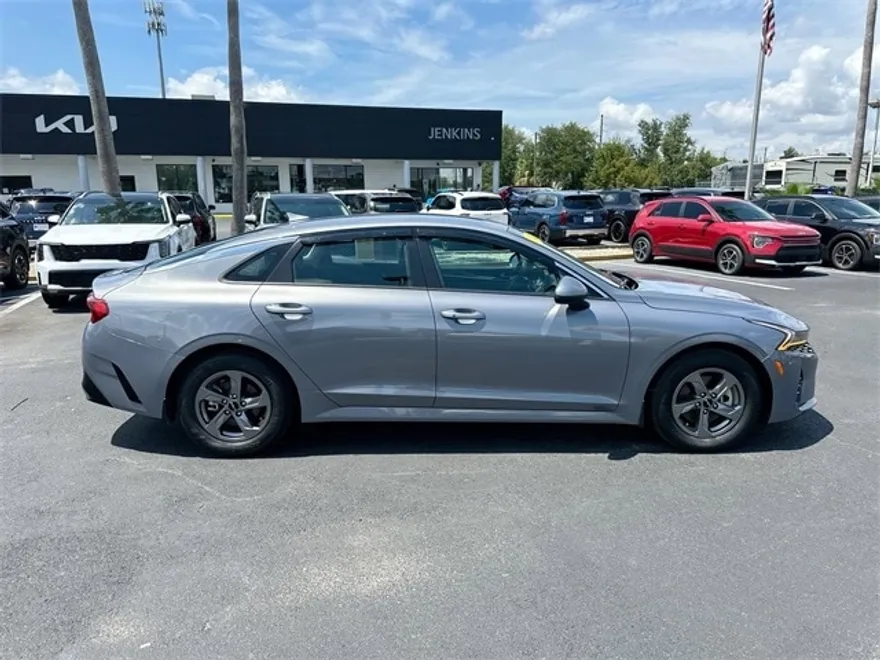 2022 Kia K5 LXS photo 1