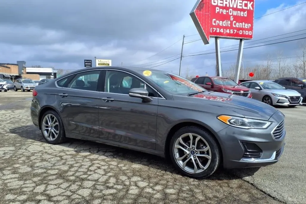 2019 Ford Fusion SEL photo 1
