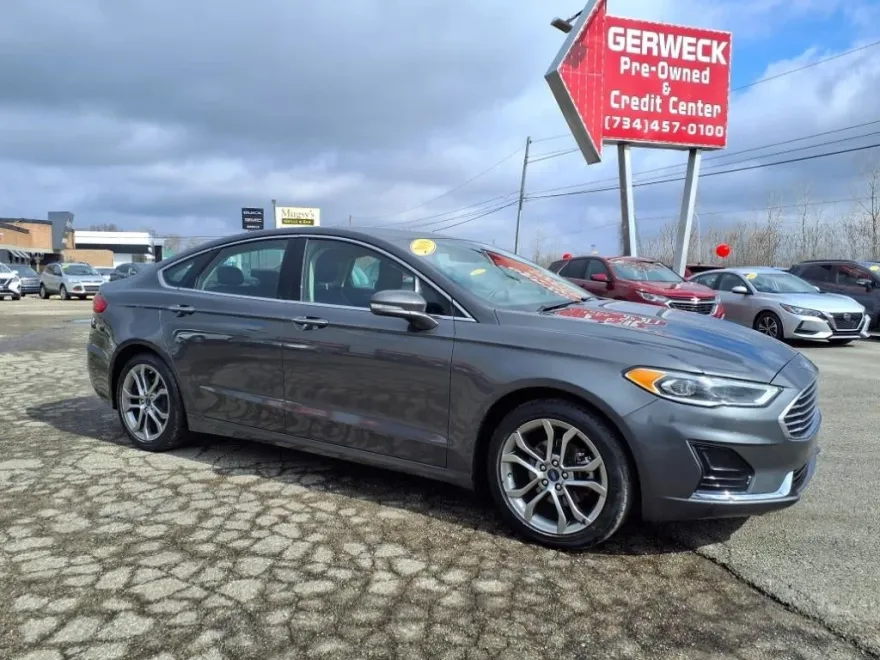 2019 Ford Fusion SEL photo 1