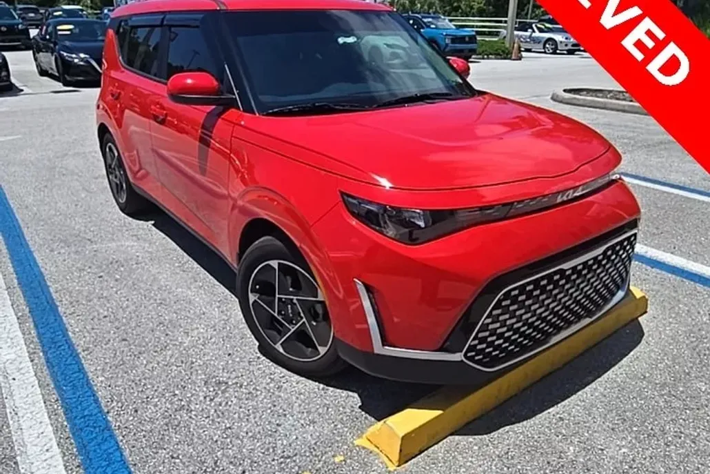 2024 Kia Soul EX photo 1