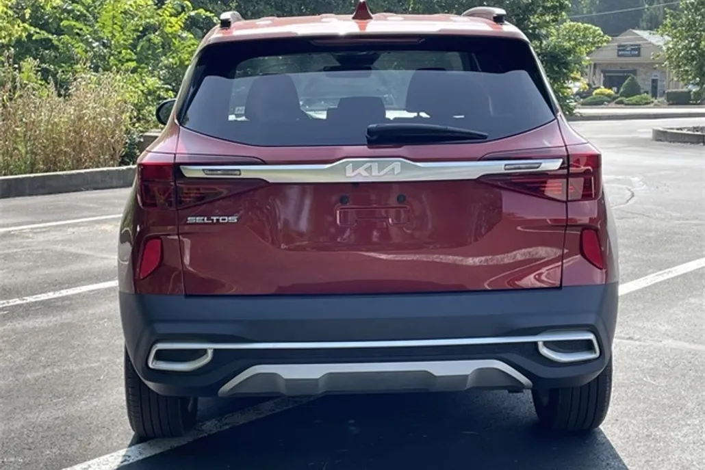 2023 Kia Seltos S photo 1