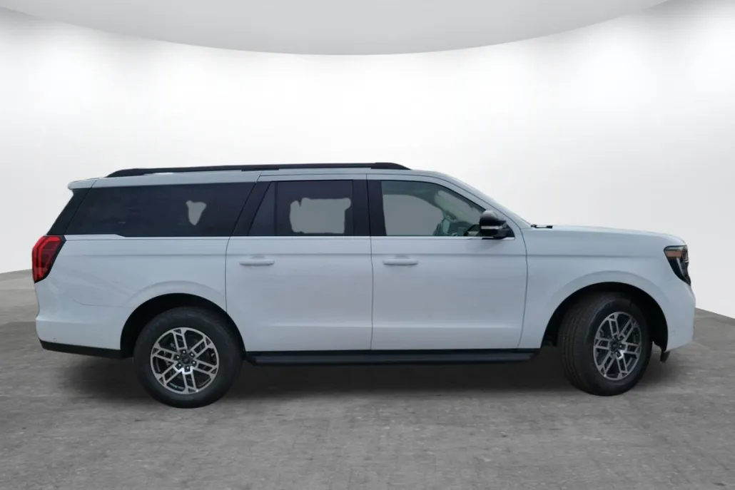 2025 Ford Expedition MAX photo 1