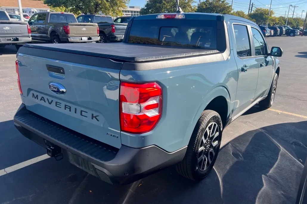 2022 Ford Maverick Lariat photo 1