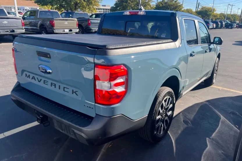 2022 Ford Maverick Lariat photo 1
