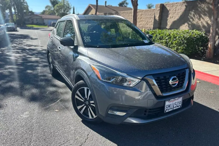 2019 Nissan Kicks SR photo 1