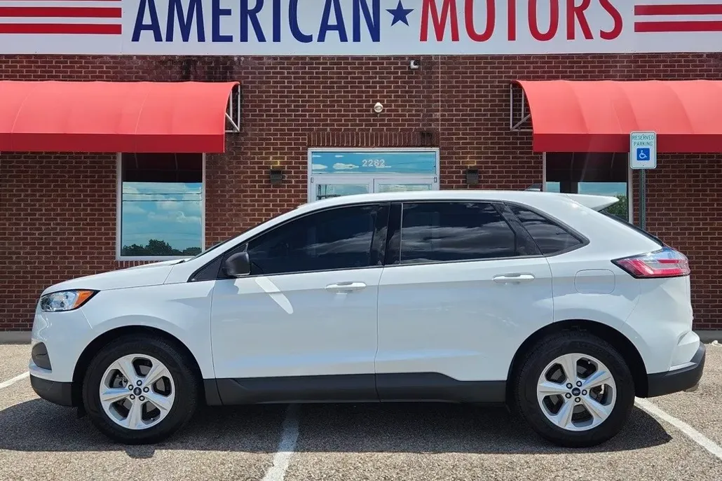2020 Ford Edge SE photo 1