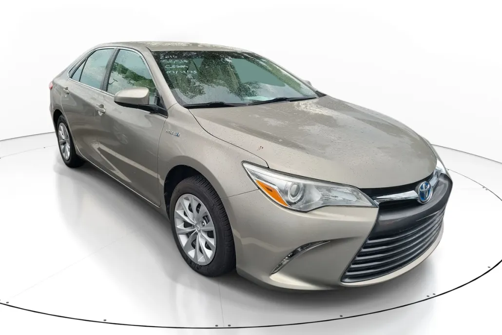 2016 Toyota Camry Hybrid LE photo 1