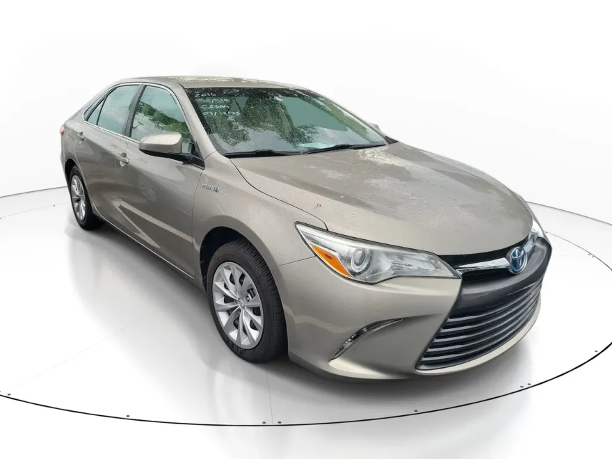 2016 Toyota Camry Hybrid LE photo 1