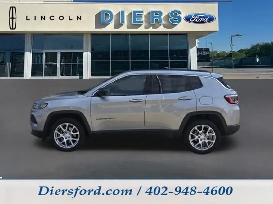 2023 Jeep Compass Latitude Lux photo 1