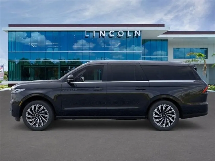 2025 Lincoln Navigator Black Label photo 1