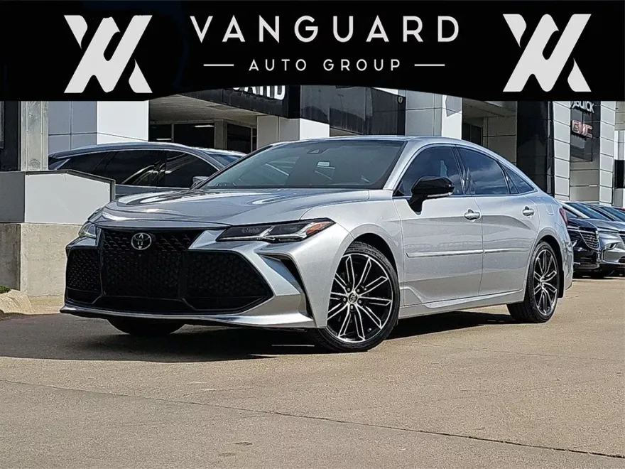 2019 Toyota Avalon Limited photo 1
