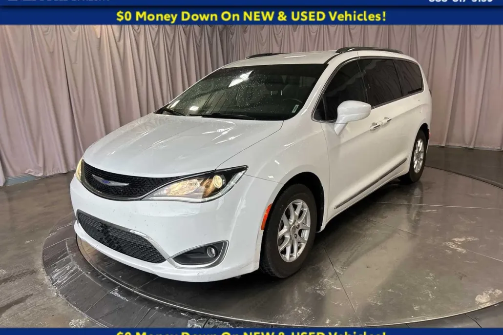 2020 Chrysler Pacifica Touring L photo 1
