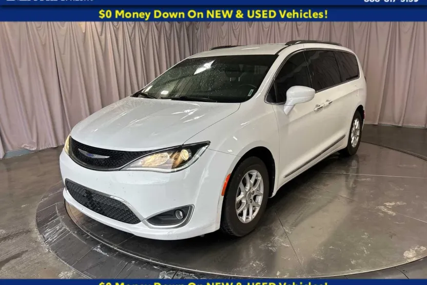 2020 Chrysler Pacifica Touring L photo 1