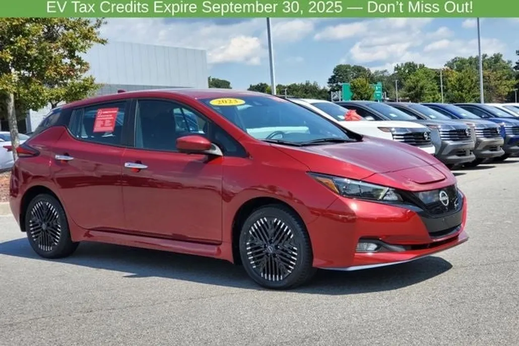 2023 Nissan Leaf SV Plus photo 1