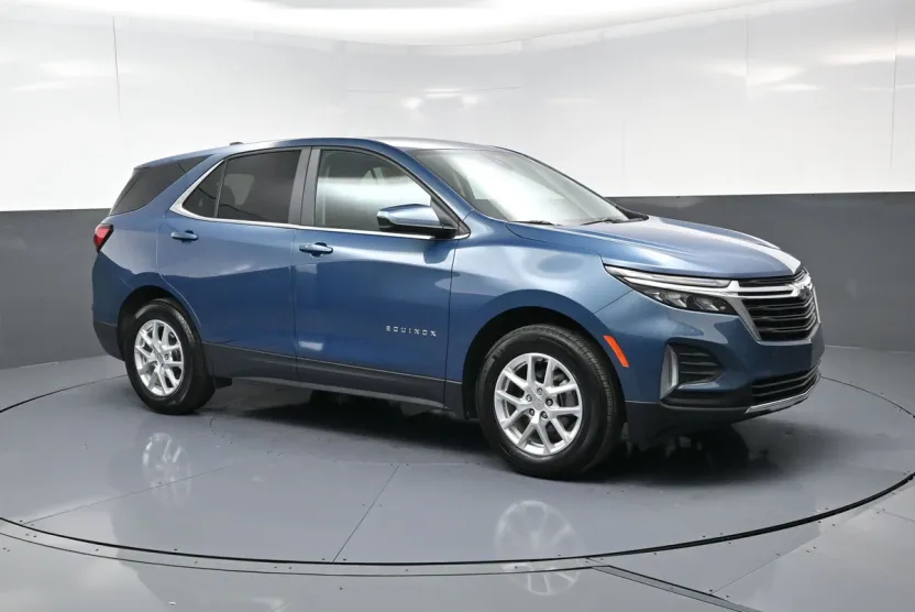 2024 Chevrolet Equinox LT photo 1