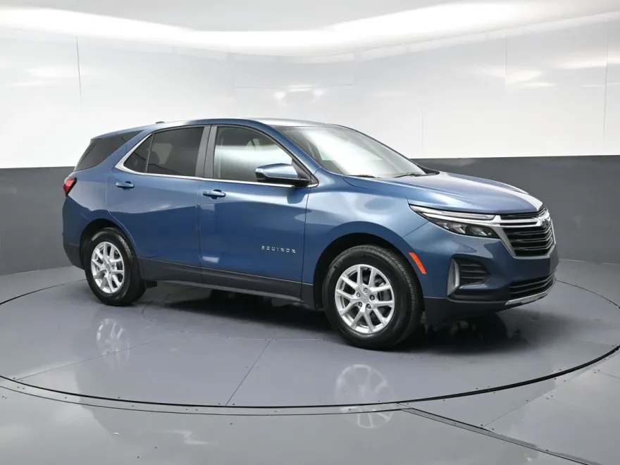 2024 Chevrolet Equinox LT photo 1