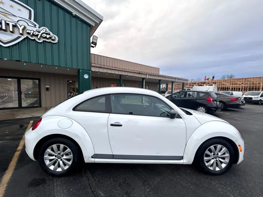 2016 Volkswagen Beetle 1.8T Classic photo 1