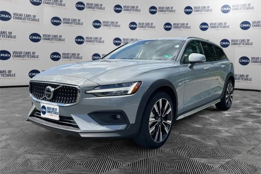 2026 Volvo V60 Cross Country B5 AWD photo 1