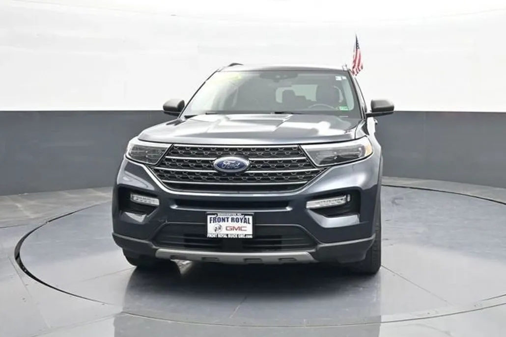 2023 Ford Explorer XLT photo 1