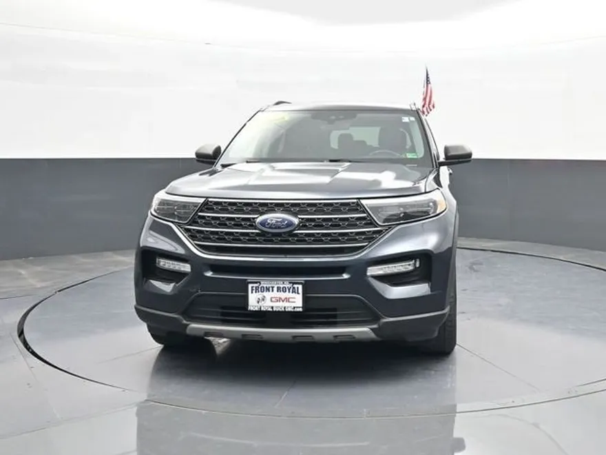 2023 Ford Explorer XLT photo 1