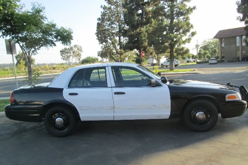 2010 Ford Crown Victoria photo 1