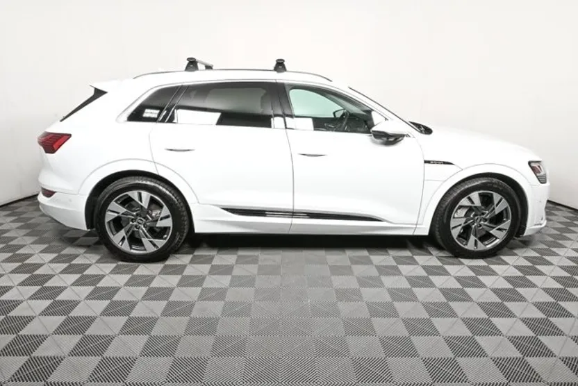 2023 Audi e-tron Premium Plus photo 1