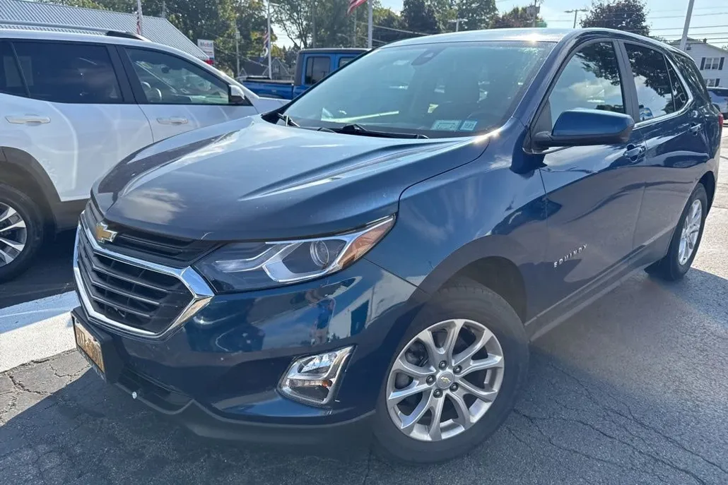 2021 Chevrolet Equinox LT photo 1
