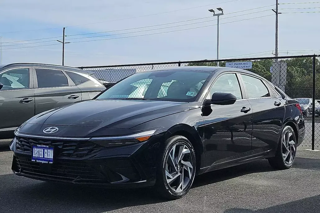 2025 Hyundai Elantra Limited photo 1