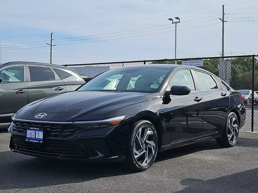 2025 Hyundai Elantra Limited photo 1