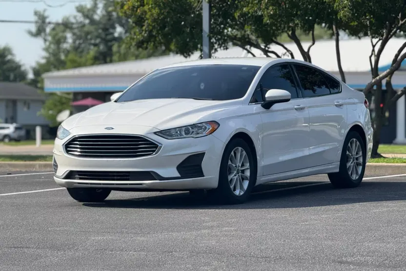 2020 Ford Fusion SE photo 1