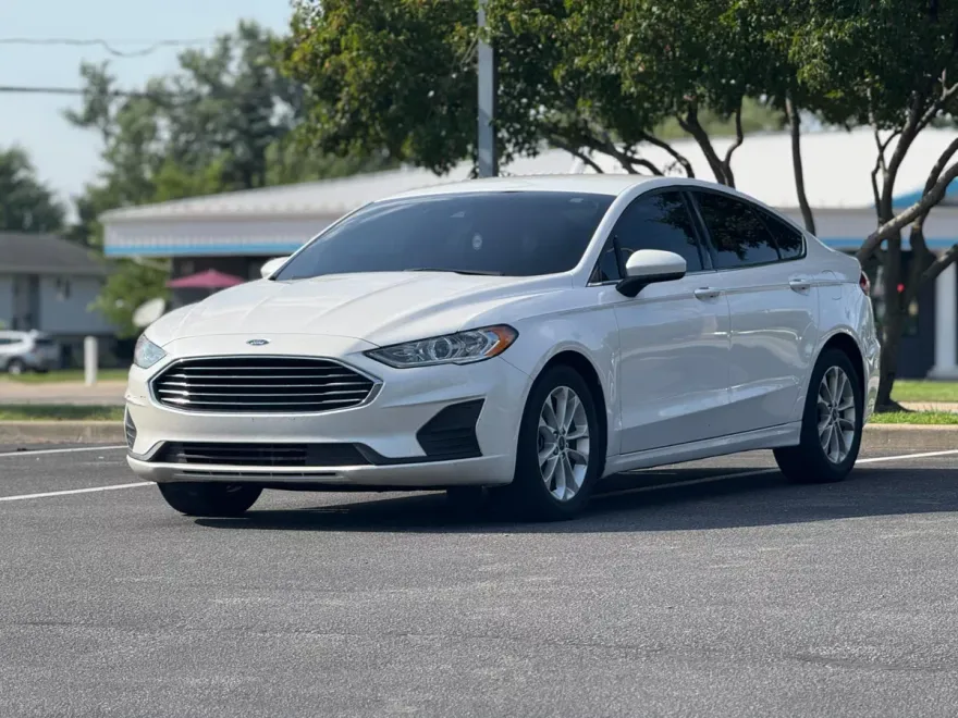 2020 Ford Fusion SE photo 1
