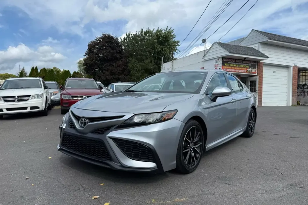 2021 Toyota Camry SE photo 1