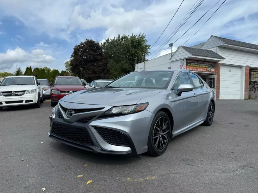 2021 Toyota Camry SE photo 1
