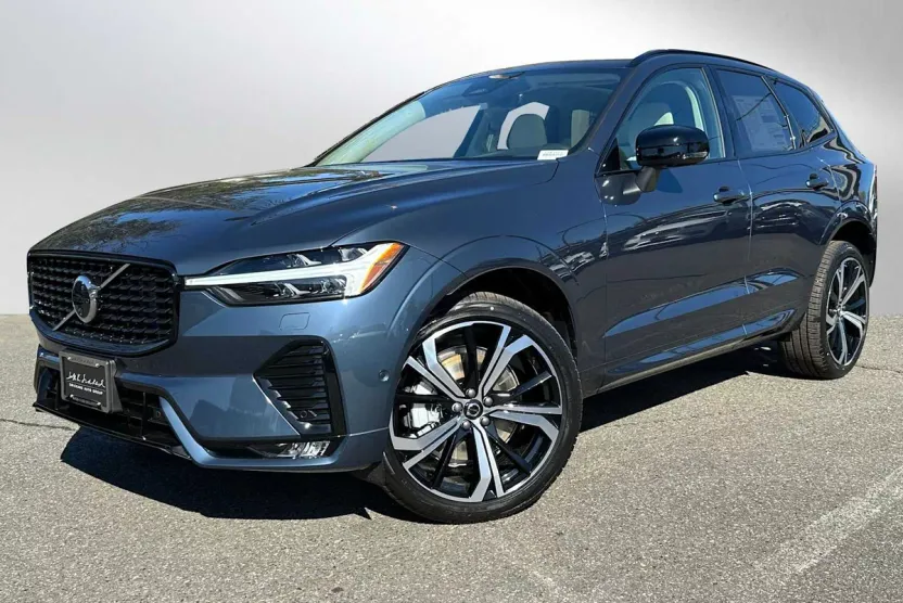 2025 Volvo XC60 B5 photo 1