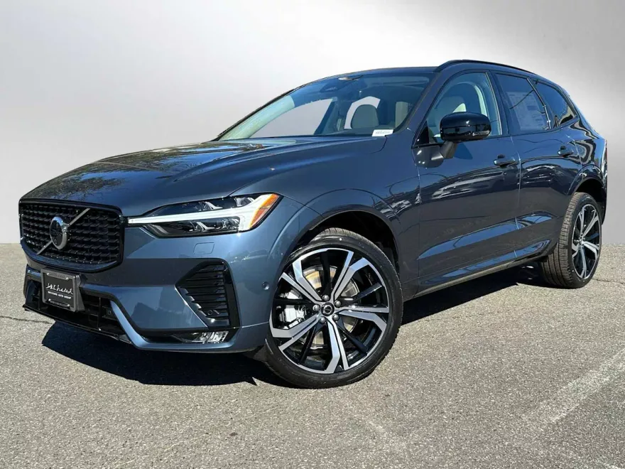 2025 Volvo XC60 B5 photo 1