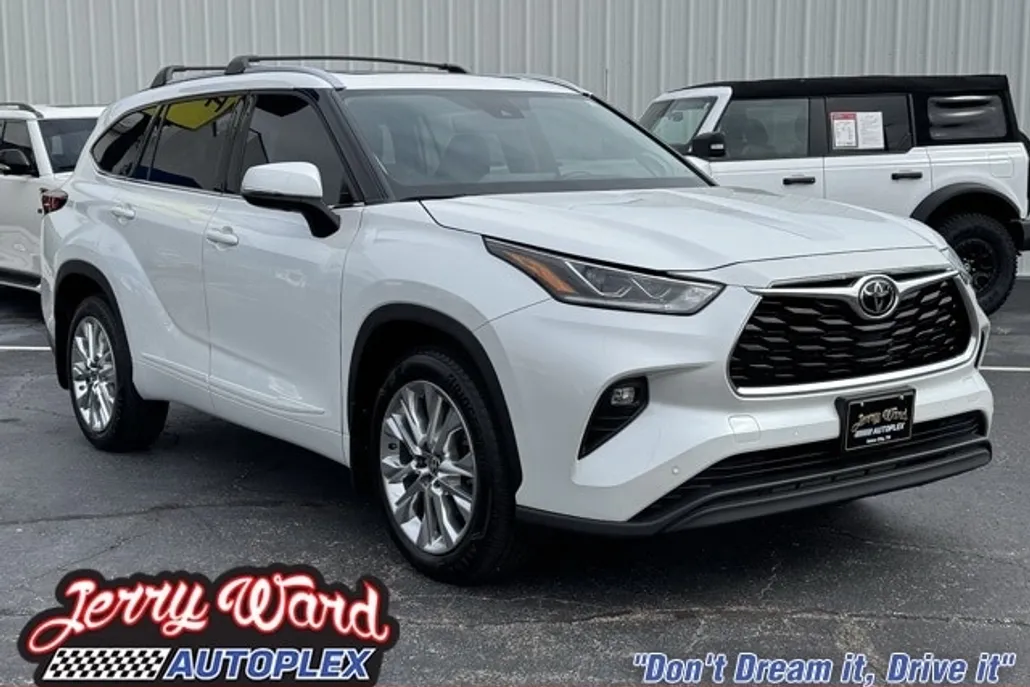 2023 Toyota Highlander Limited photo 1