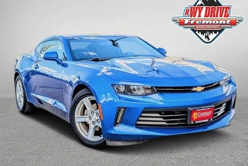 2017 Chevrolet Camaro 1LT photo 1