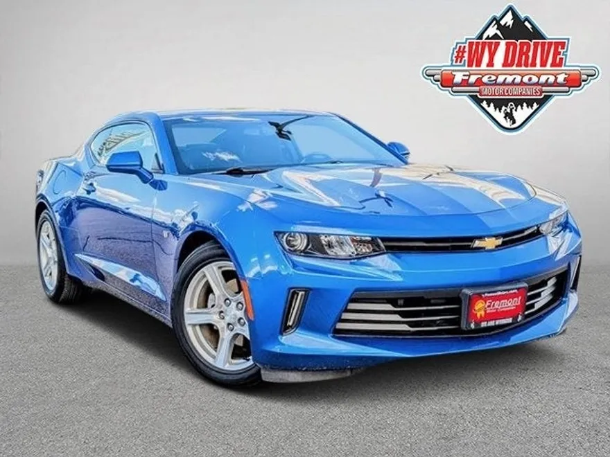 2017 Chevrolet Camaro 1LT photo 1