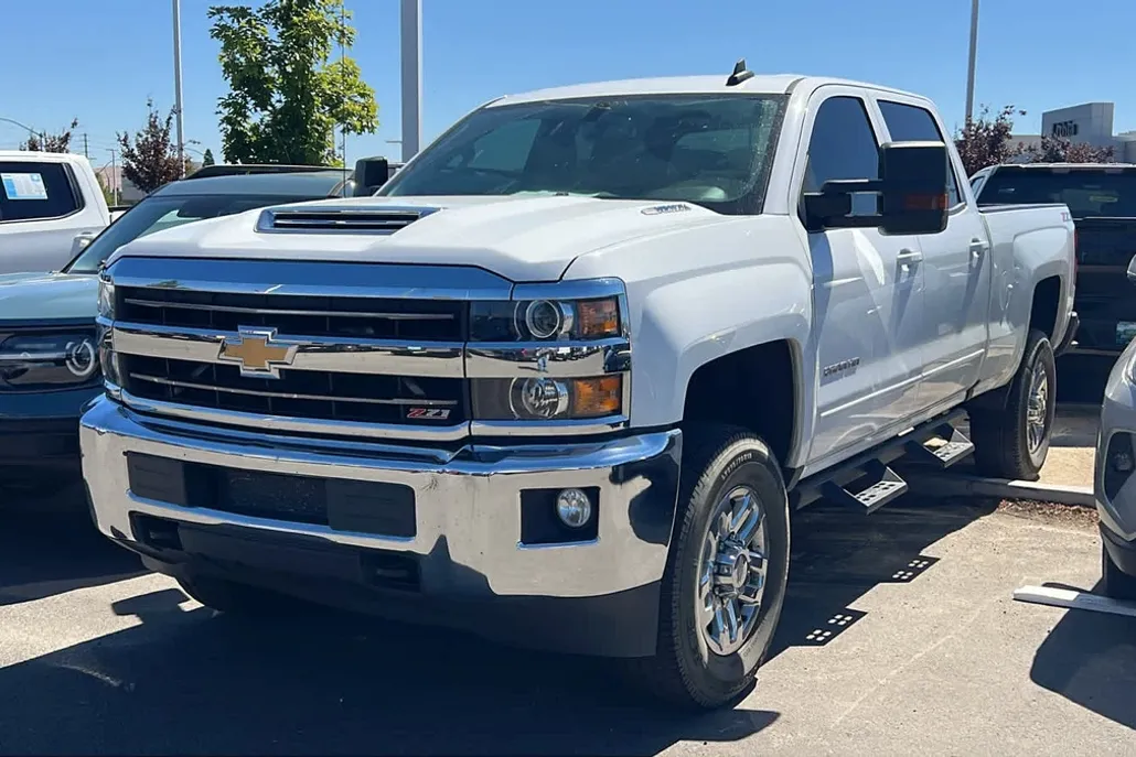 2019 Chevrolet Silverado 2500HD LT photo 1
