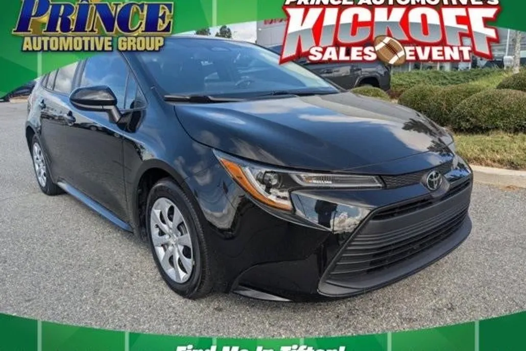 2023 Toyota Corolla LE photo 1