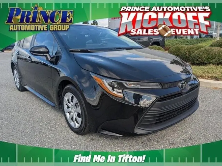 2023 Toyota Corolla LE photo 1