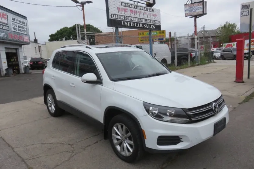 2017 Volkswagen Tiguan Wolfsburg Edition photo 1