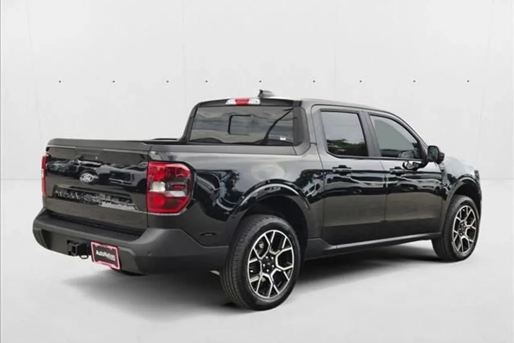 2025 Ford Maverick Lariat photo 1