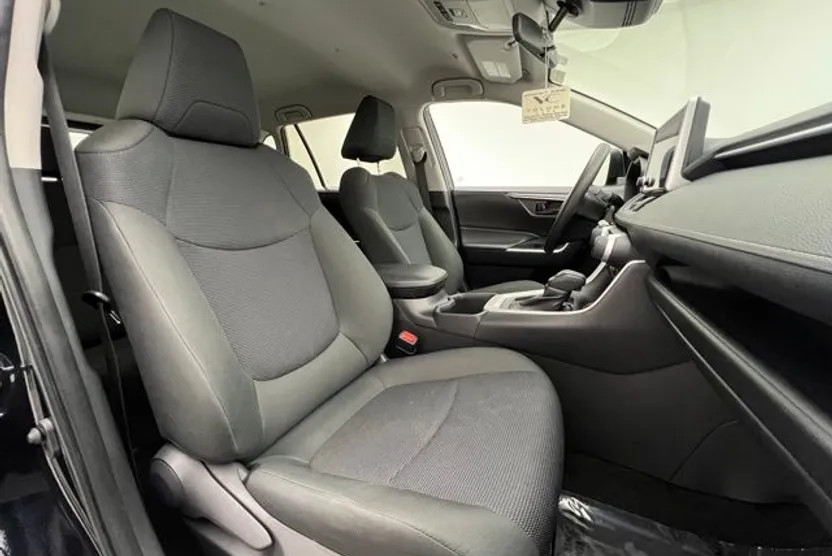2024 Toyota RAV4 LE photo 1