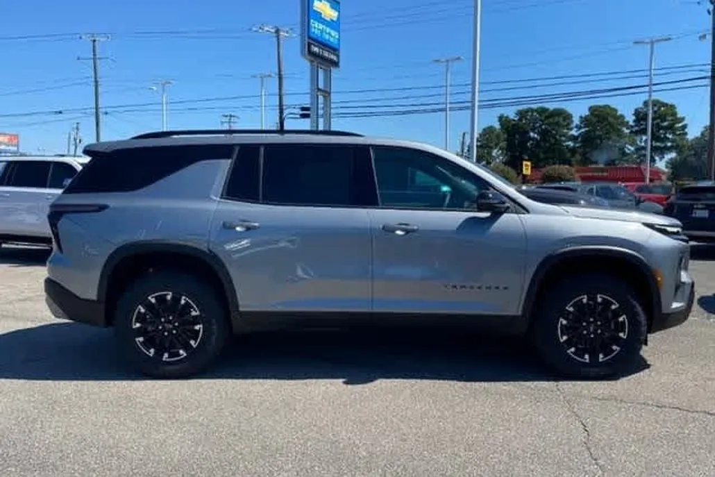 2026 Chevrolet Traverse Z71 photo 1
