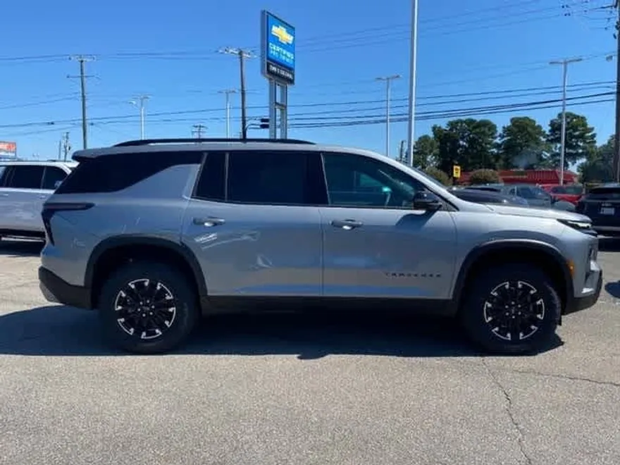 2026 Chevrolet Traverse Z71 photo 1